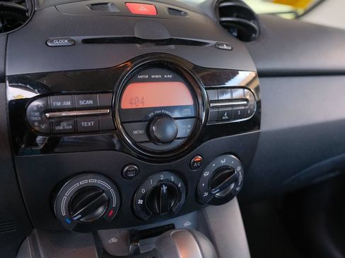Used 2014 MAZDA MAZDA2 Sport FWD image 17