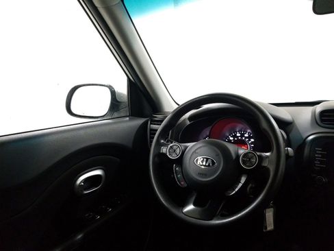 Used 2018 Kia Soul + image 17