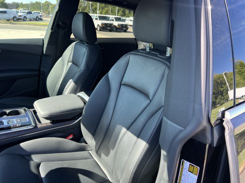 Used 2019 Audi Q8 Premium Plus AWD/4WD image 17