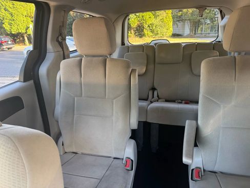 Used 2011 Dodge Grand Caravan Mainstreet w/ PWR Convenience Group image 19