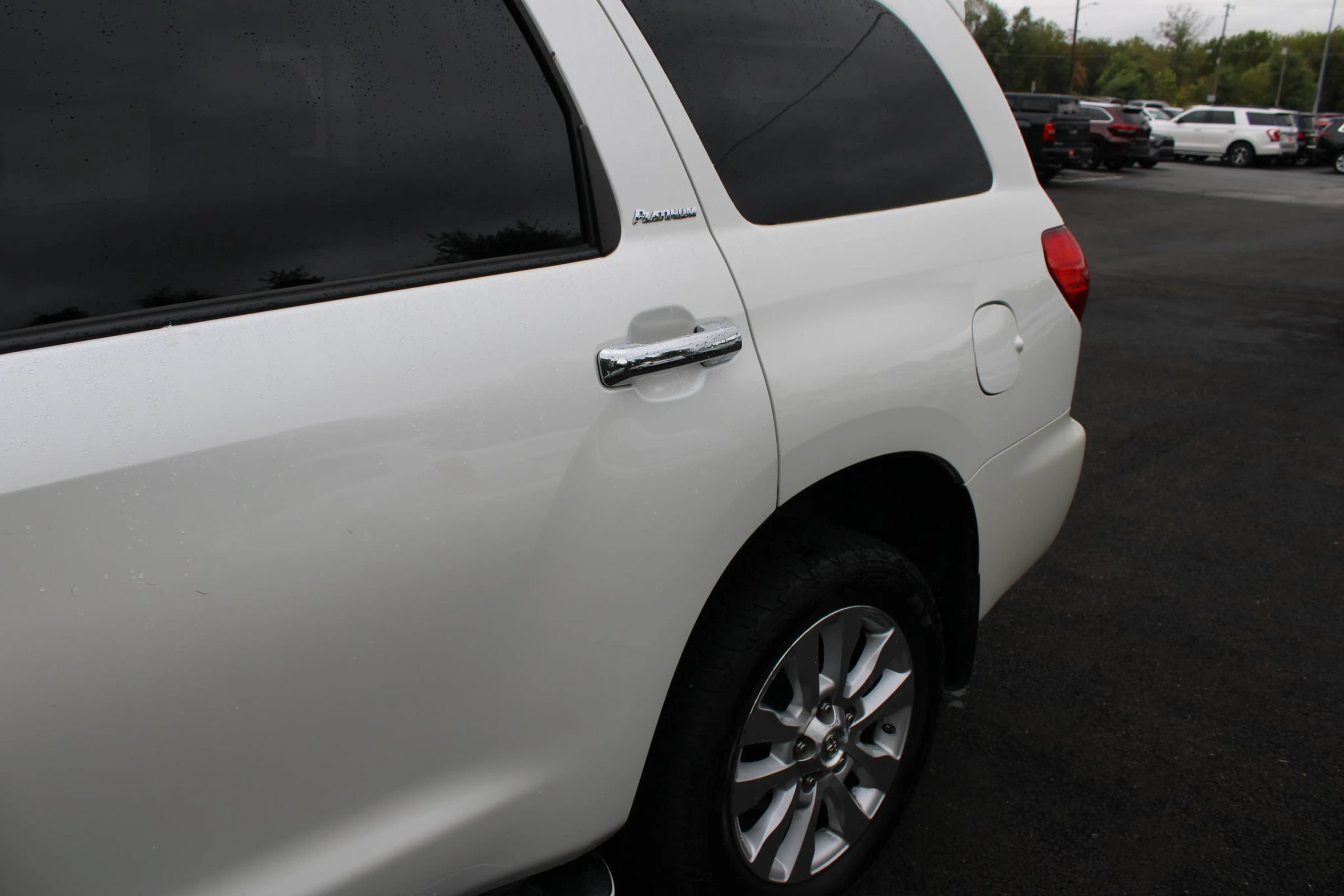 Used 2016 Toyota Sequoia Platinum AWD/4WD image 4