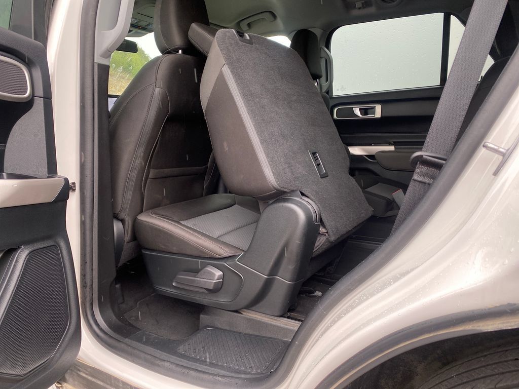 Used 2023 Ford Explorer XLT AWD/4WD image 52
