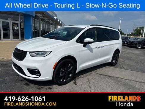 Used 2023 Chrysler Pacifica Touring-L w/ S Appearance Package AWD/4WD image 2