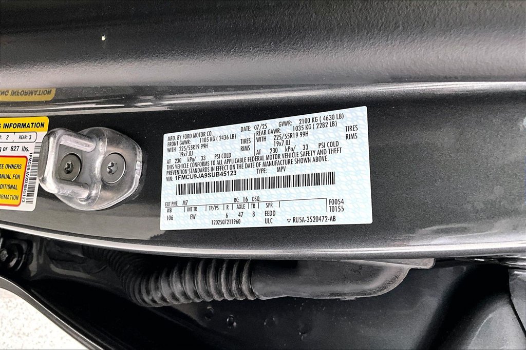 Used 2025 Ford Escape Platinum AWD/4WD image 40