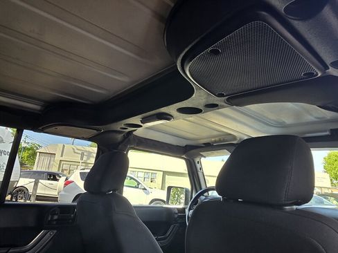 Used 2018 Jeep Wrangler Unlimited Sport S AWD/4WD image 19