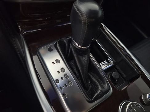 Used 2011 INFINITI M56 w/ Sport Pkg RWD image 35