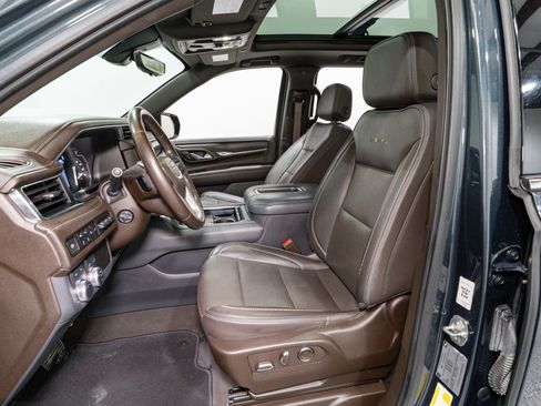 Used 2021 GMC Yukon XL Denali w/ Denali Premium Package image 17