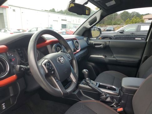 Used 2017 Toyota Tacoma TRD Sport w/ Premium & Technology Package image 16