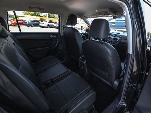 Used 2020 Volkswagen Tiguan SE AWD/4WD image 28