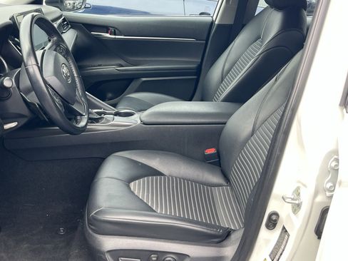 Used 2021 Toyota Camry SE image 11