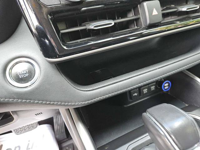 Used 2020 Toyota Highlander XLE FWD image 19