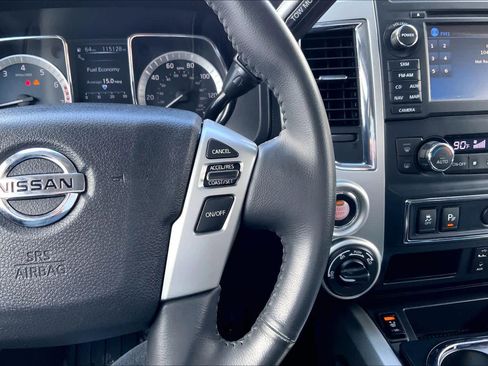 Used 2017 Nissan Titan SL image 25