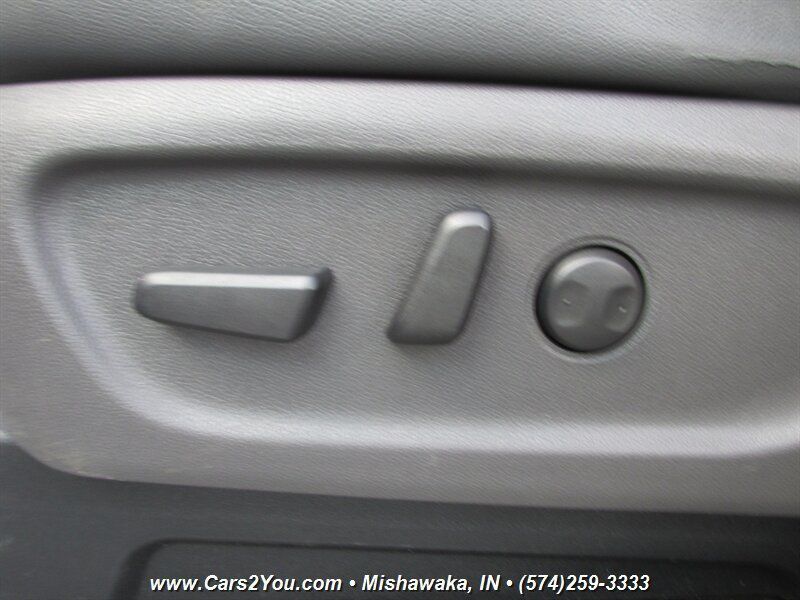 Used 2017 Kia Sedona LX w/ LX Essentials Premium Package FWD image 12
