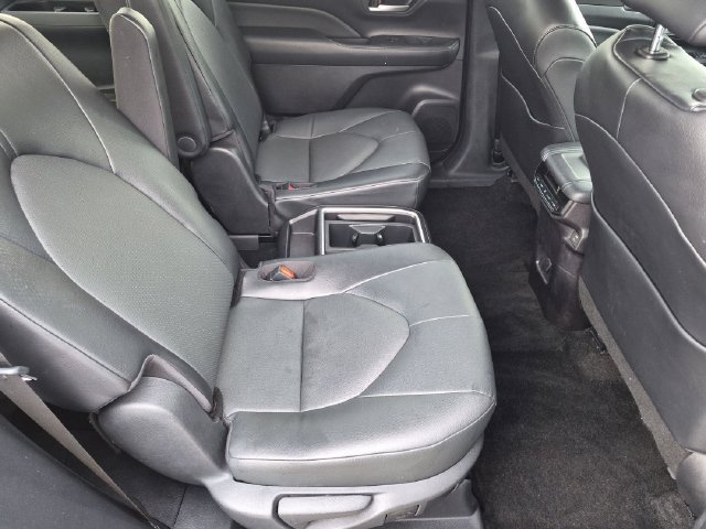 Used 2025 Toyota Grand Highlander AWD image 30