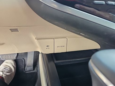Used 2018 Toyota Camry XLE FWD image 14