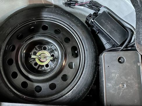 Used 2002 Ford Thunderbird Deluxe image 31