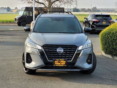 Used 2023 Nissan Kicks SR w/ Exterior Package image 2