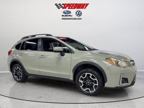 Used 2017 Subaru Crosstrek 2.0i Premium AWD/4WD image 3