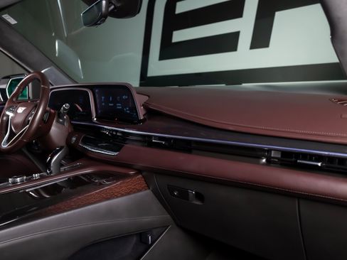 Used 2023 Cadillac Escalade ESV Premium Luxury Platinum AWD/4WD image 22