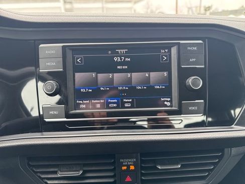 Certified 2024 Volkswagen Jetta SE image 25