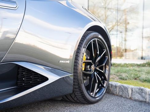 Used 2016 Lamborghini Huracan LP 610-4 image 9