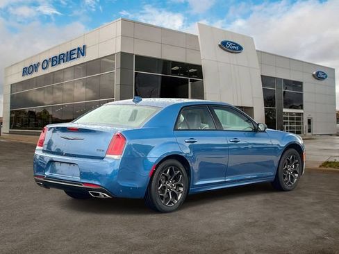 Used 2022 Chrysler 300 Touring L w/ Popular Equipment Group AWD/4WD image 5