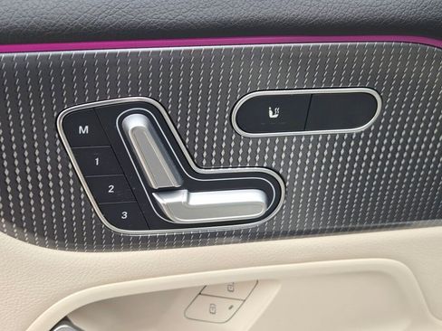 Used 2021 Mercedes-Benz GLB 250 4MATIC image 24