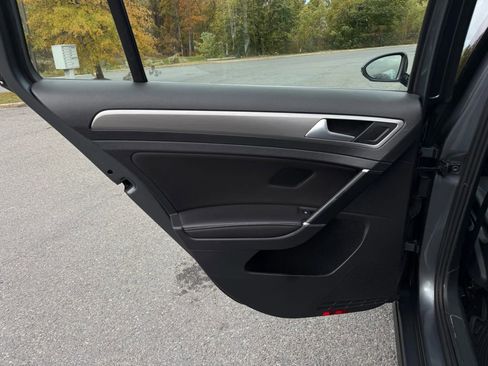 Used 2016 Volkswagen Golf Limited Edition image 25