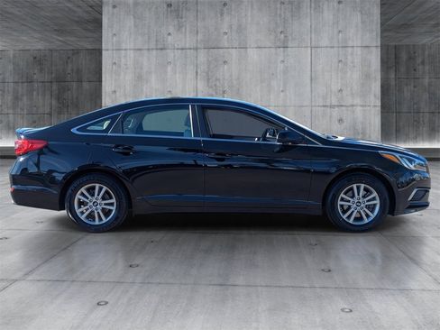 Used 2017 Hyundai Sonata SE w/ Cargo Package image 6
