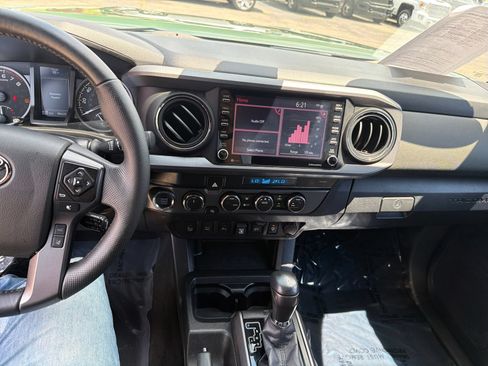 Used 2021 Toyota Tacoma TRD Off-Road w/ Technology Package AWD/4WD image 19
