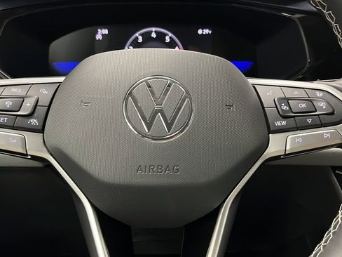 Used 2024 Volkswagen Taos SE image 15