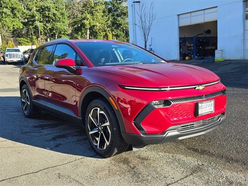 New 2026 Chevrolet Equinox EV LT image 7