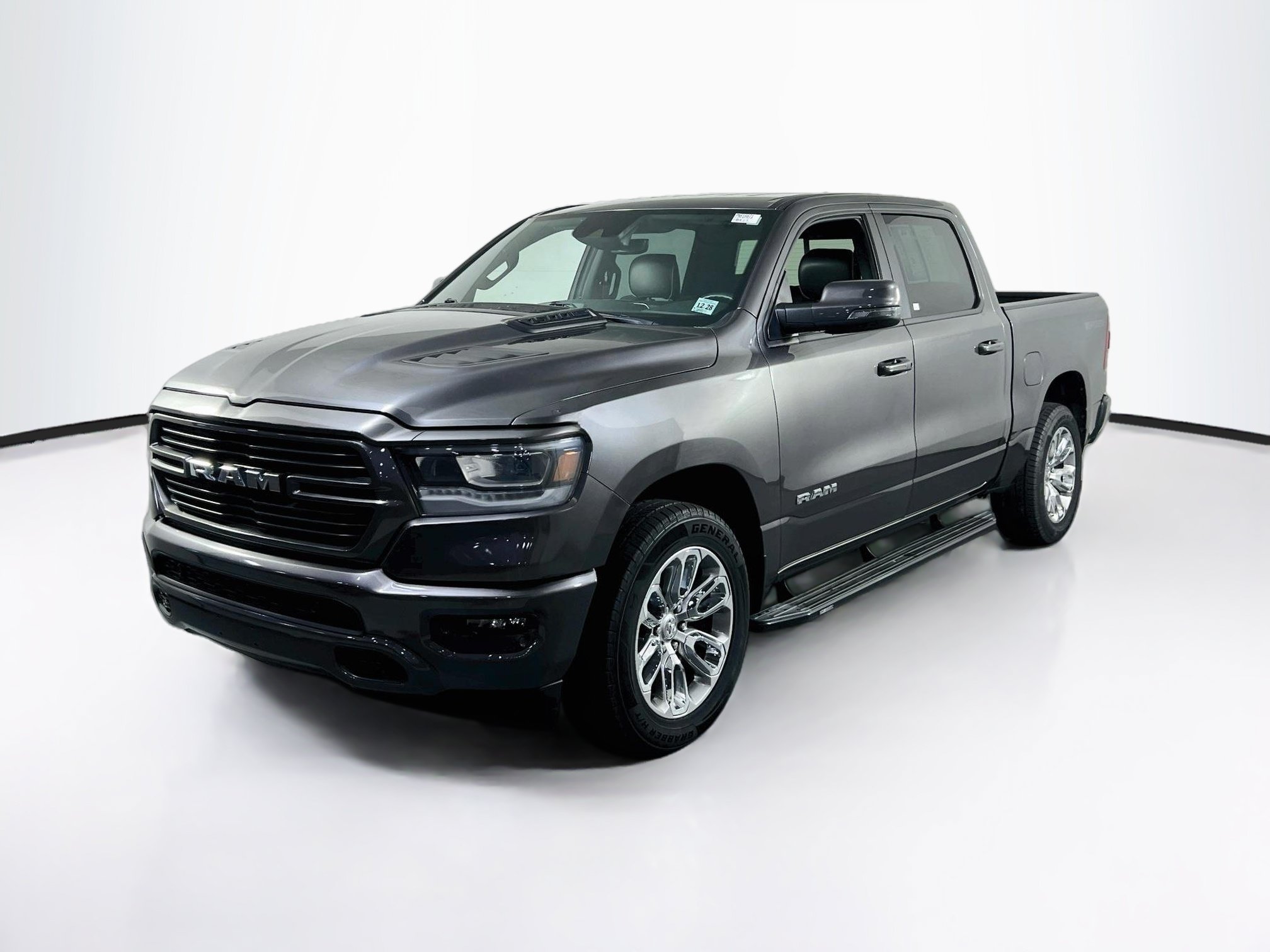 Used 2023 RAM 1500 Laramie AWD/4WD image 1