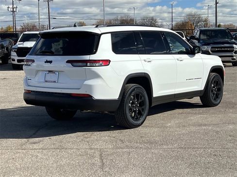 New 2025 Jeep Grand Cherokee L Altitude image 3
