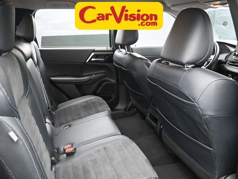Used 2024 Mitsubishi Outlander SE image 35