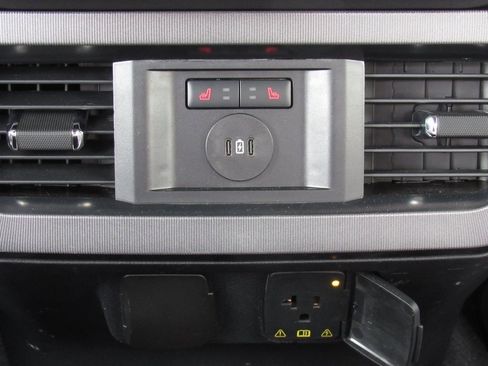 Used 2024 Ford F450 Platinum w/ FX4 Off-Road Package image 38