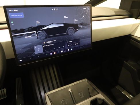 Used 2024 Tesla Cybertruck AWD Crew Cab image 35