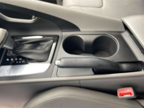 Certified 2024 Hyundai Elantra SE FWD image 20