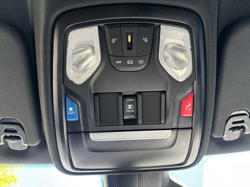 Used 2025 RAM 1500 Big Horn AWD/4WD image 32