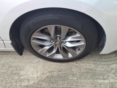 Used 2019 Toyota Avalon XLE FWD image 7