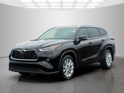 Used 2022 Toyota Highlander Limited FWD image 7