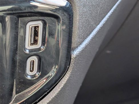 Used 2024 GMC Sierra 1500 SLT image 23