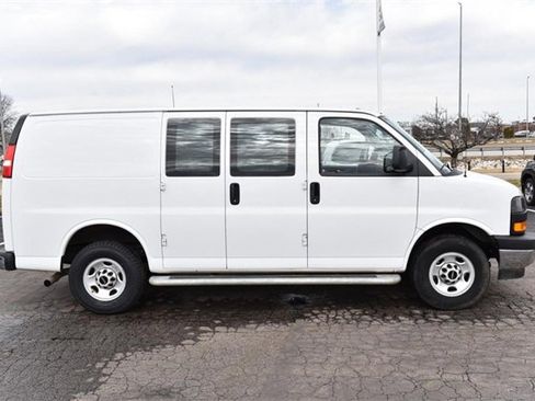 Used 2024 GMC Savana 2500 w/ Driver Convenience Package image 5
