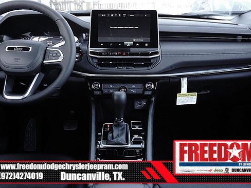 New 2026 Jeep Compass Latitude image 19