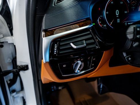 Used 2018 BMW 540i xDrive image 38