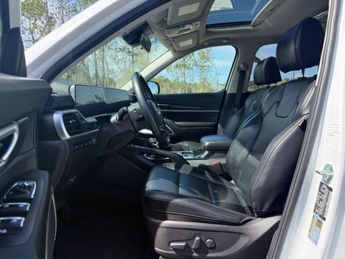 Used 2025 Kia Telluride S image 4