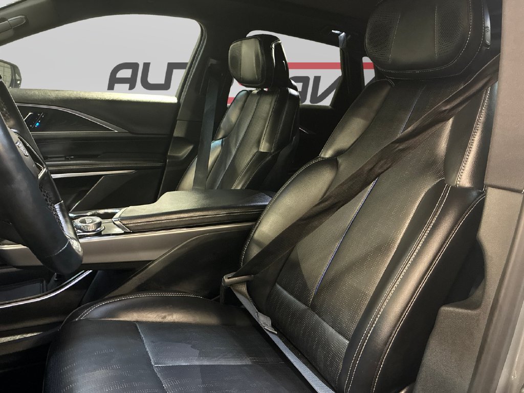 Used 2025 Cadillac Lyriq Luxury AWD/4WD image 11