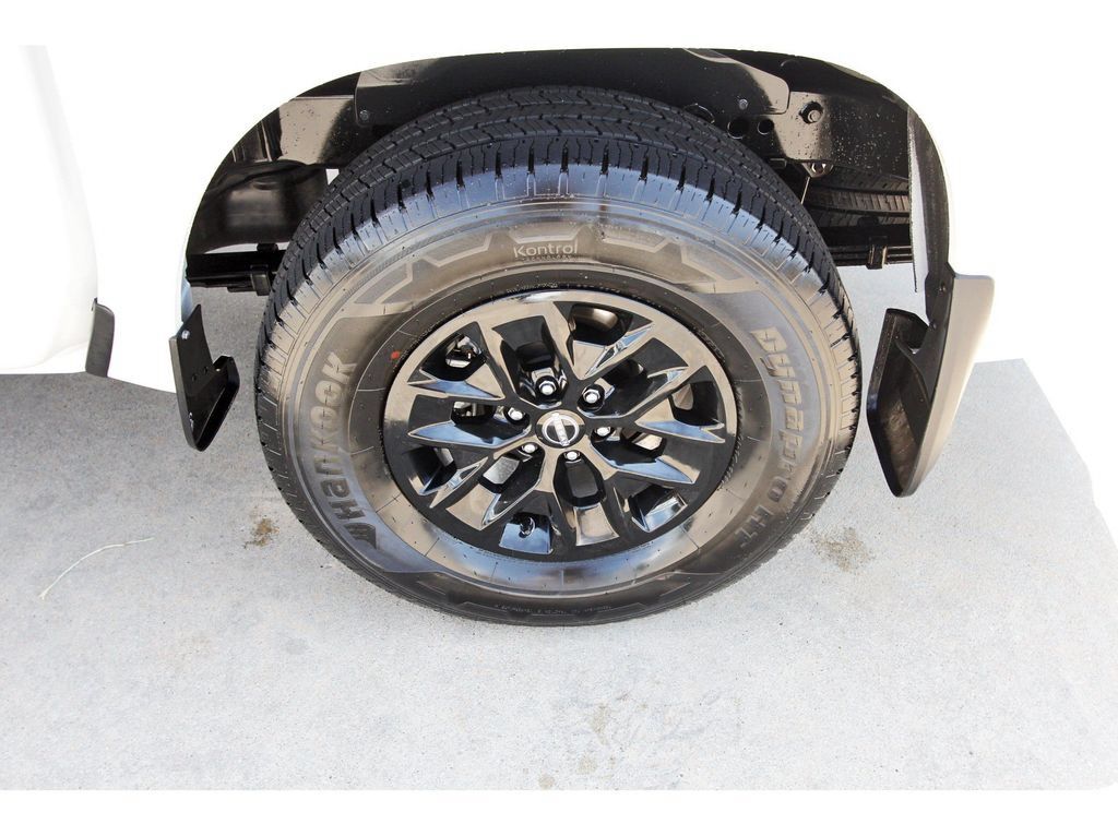 Used 2025 Nissan Frontier SV w/ SV Convenience Package RWD image 7