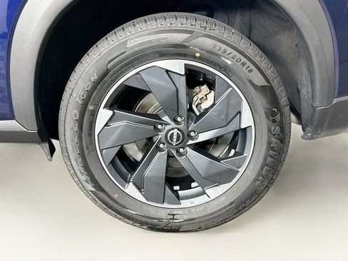 Used 2025 Nissan Rogue SV AWD/4WD image 11