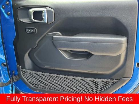 Used 2024 Jeep Gladiator Rubicon w/ Technology Group AWD/4WD image 21